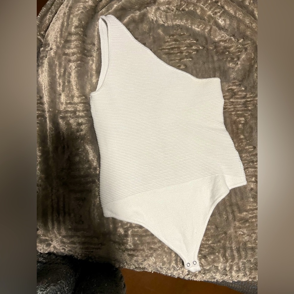 Abercrombie white one shoulder bodysuit